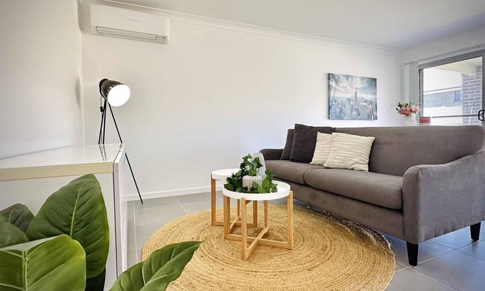 Edmondson Park Casa | Adorable Modern 4 Br House WiFi & Parking