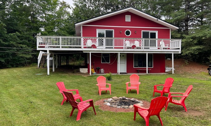 Twin Mountain Casa | Adorable mountain escape with firepit, wraparound deck, fast WiFi, & gas grill