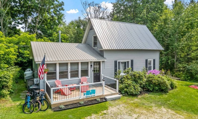 Jefferson Casa | Adorable Mountain View New Englander