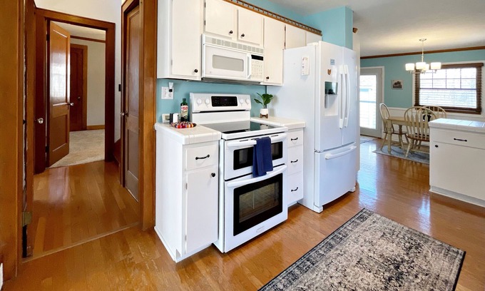 Tiffin Casa | Adorable & Roomy Cottage - Near Downtown, Universities & Hedges-Boyer Park!