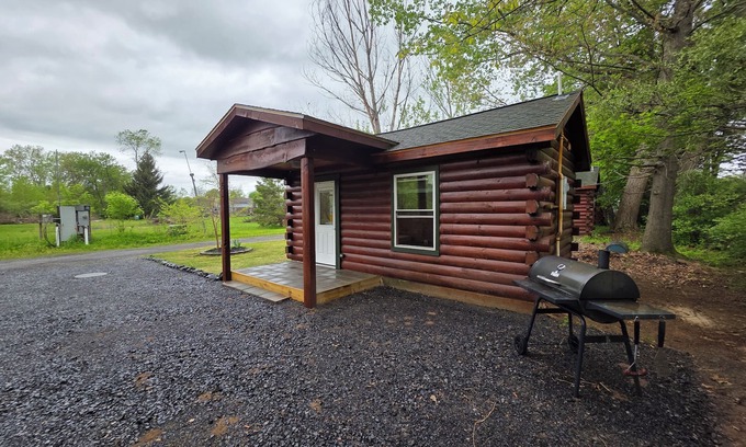 Waterloo Cabina | Adorable rustic cabin #4 with glamping charm in Waterloo!
