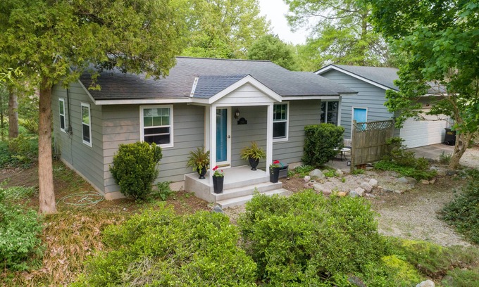 Fennville Cabaña | Adorable Southwest Michigan Cottage for Rent Near Inland Lake