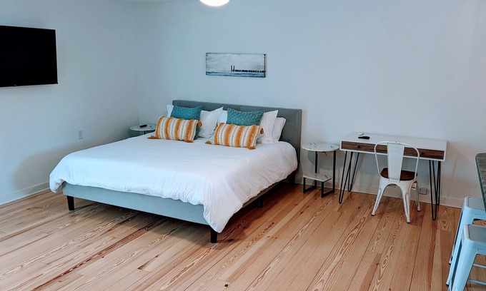 Riverland Terrace Apartamento | Adorable Studio Apartment with Patio