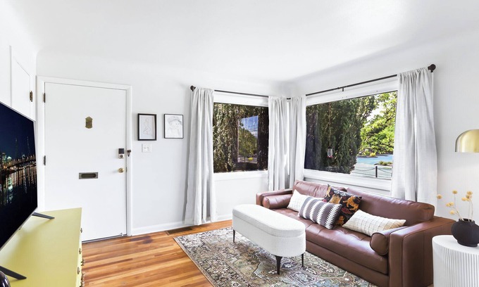 Humboldt Apartamento | Adorable stylish two-bedroom, one-bathroom apartment walkable to so much!