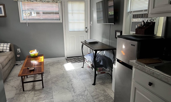 Palatka Cabaña | Adorable tiny home on a canal that leads to the beautiful St. John’s River.