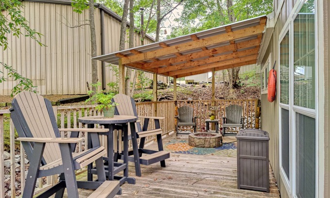 Springville Casa | Adorable Tiny Home! Pet Friendly. Minutes from Kentucky Lake