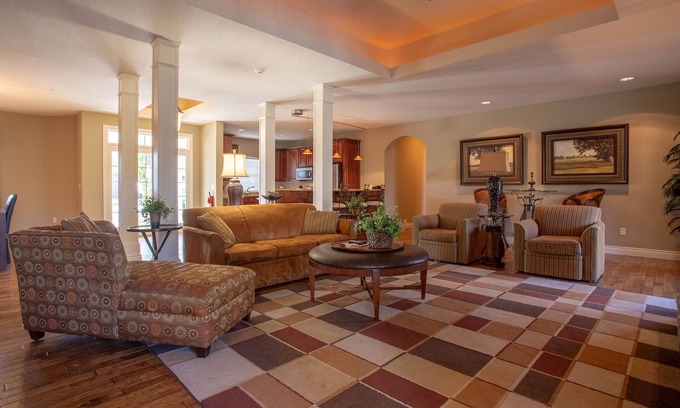 Branson Villa | Quaint Quarters - ¡Villa de golf de 4 habitaciones / 4 baños perfecta para familias numerosas!
