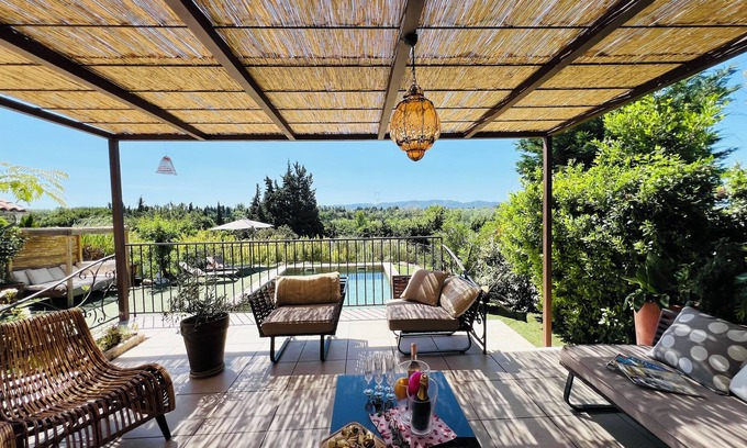 Eyragues Villa | Eyragues adorable villa magnífica vista de la piscina privada de Alpilles 1200 a 2200 €