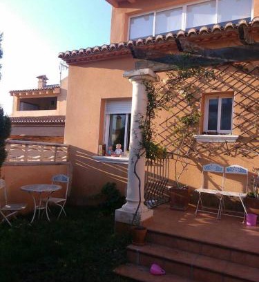 Ador Chalet De Esquí | Adosado con piscina y mar