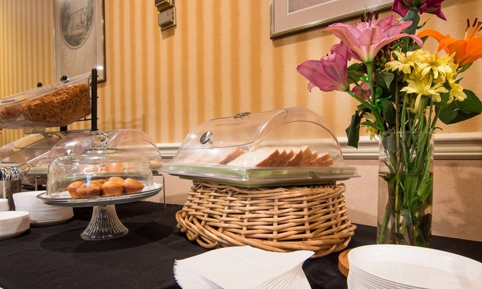 Queens Hotel | Adria Hotel And Conference Center