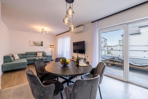 Kastela Apartamento | Adriatic Nest, Cozy and Modern Two Bedroom Apartment