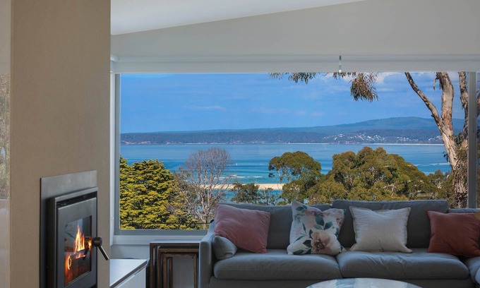 Merimbula Cabina | ADS on Collins - Pet friendly, 4 bedroom home