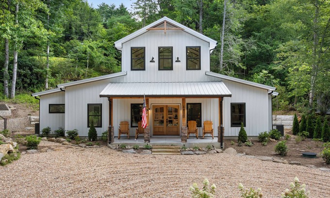 Highlands Casa | Adventure Awaits at This Charming Farmhouse Retreat in Highlands, NC