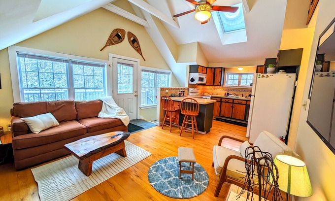 Warren Apartamento | Adventure Awaits at the Alpine Apartment! Explore All Year Round!