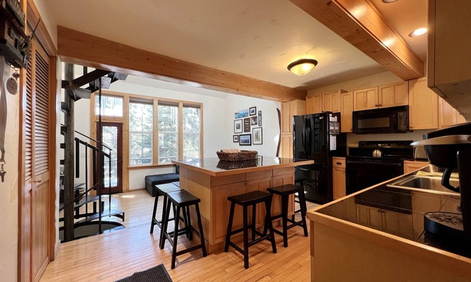 Dollar Point Condominio | Adventure Awaits from this remodeled Condo-Pool, Hot tub, Tennis Courts