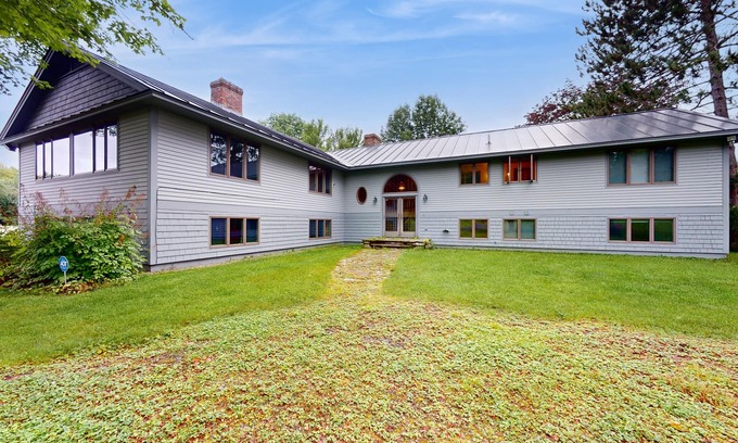 Woodstock Casa | Adventure-filled getaway, ponds, trails, dog-friendly, w/d, BBQ, views & more