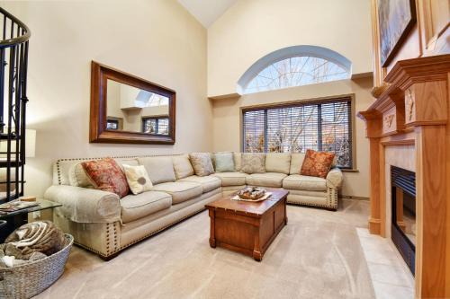 Midway Apartamento | Adventure Hub-Ski Resorts, Backcountry & Park City 3203 condo