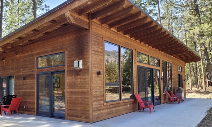 Mazama Casa | Adventure Outpost-Ski, Hike or Bike Out the Door!