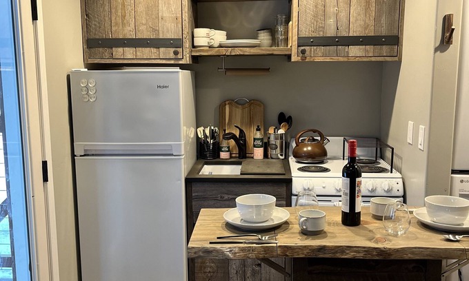 Whitefish Cabina | Adventure seekers, dog friendly Tiny house w/ private access to Lion Mtn. Trail