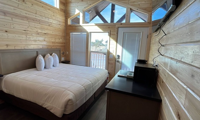 Valle Cabaña | Adventure Stay! 20 Min to South Rim|King+Loft, No Kitchen