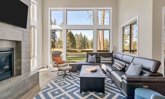 Bend Casa | Adventure View 3 Bedroom Townhouse by Redawning