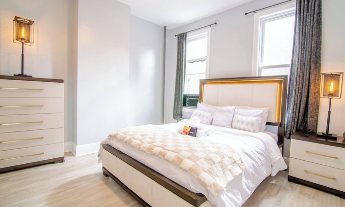 Industry Apartamento | Adventures In NYC Only 10 Mins to NYC