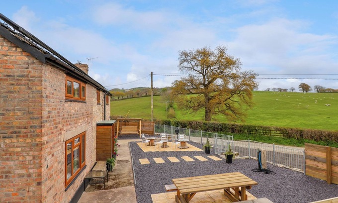 Oswestry Cabaña | AELYBRYN, family friendly, character holiday cottage in Trefonen