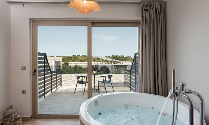 Makrys Tichos Casa | Aequor Luxury Rooms