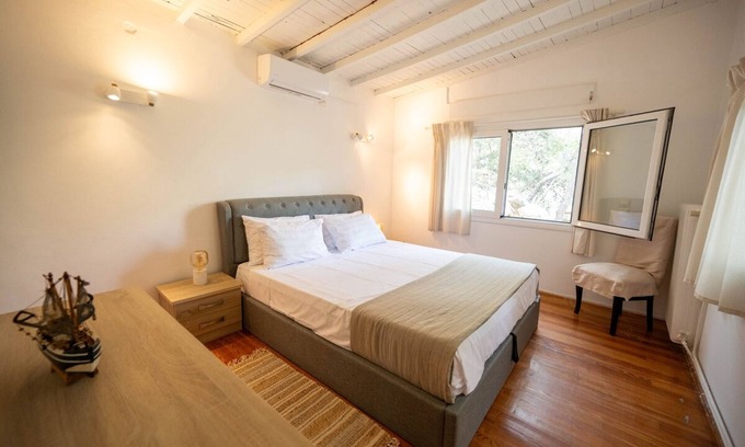 Loutraki-Agioi Theodoroi Casa | Aeraki Cottage at Heraion Lagoon