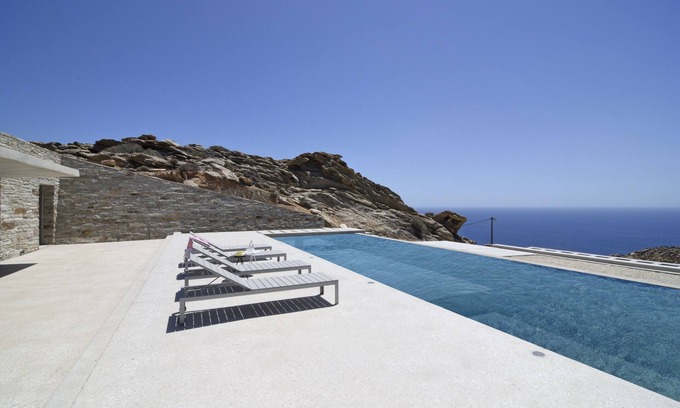 Ios Villa | Etos volando sobre el mar Egeo