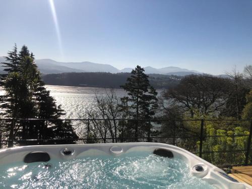 Menai Bridge Casa | Afallon