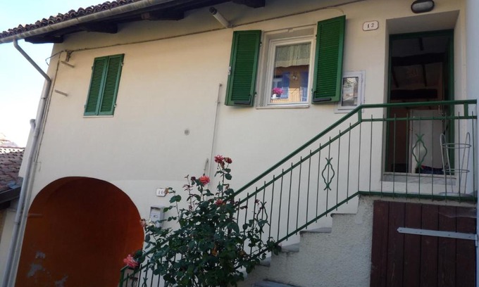 Verduno Apartamento | affascinante appartamento con vista a Verduno