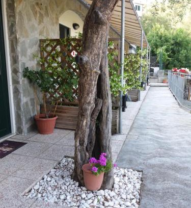 Vezzano Ligure Casa | Affittacamere arabafenice