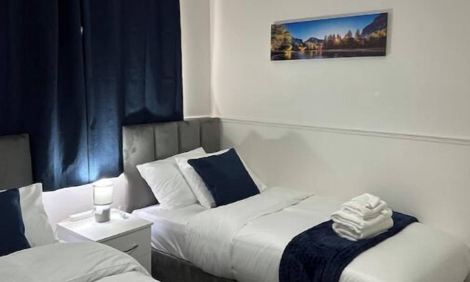 Wigan Apartamento | Affluent Living Apartment perfect for contractors and individuals
