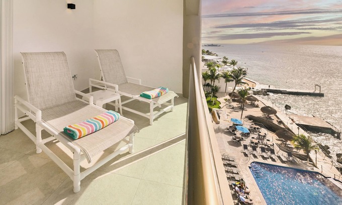 Colonia Andrés Condominio | Luxury Condo w/ Fantastic Rates!