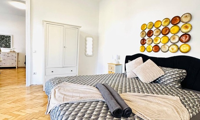 Rudolfsheim-Funfhaus Apartamento | Affordable 1BR&1LR Apt, 7- Min to Westbahnhof