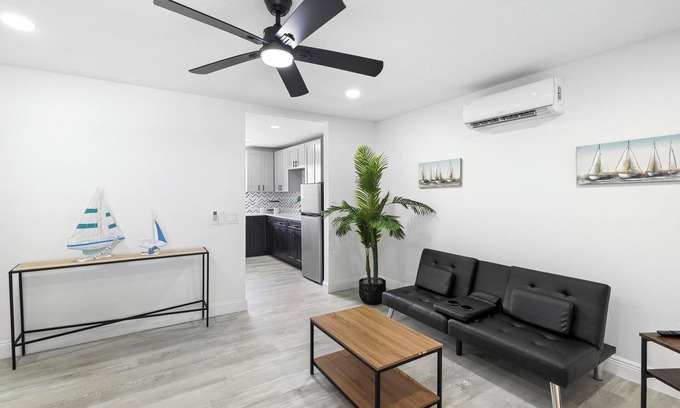 Oviedo Casa | Save 32%! 1BR Pet Friendly Near UCF + Wi-Fi