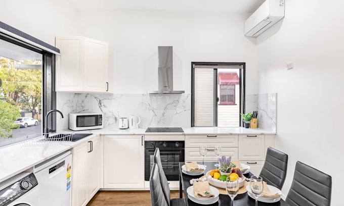 East Brisbane Casa | Affordable 2BR Unit @ CBD near Stadium/River/Mall