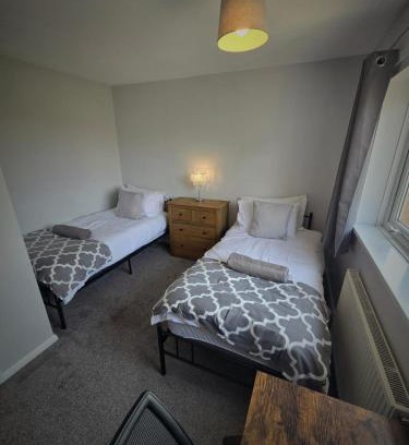 Newark upon Trent Casa | Affordable 3 Bedroom House,Sleeps 5,Free parking,close to City, Home from Home
