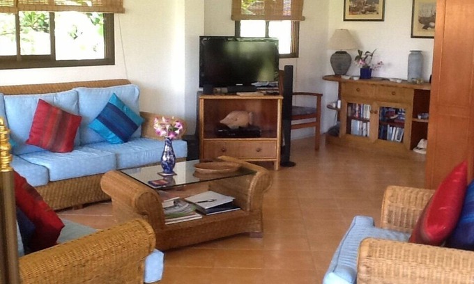 Bang Po Villa | Junto a la playa de lujo asequible en un hermoso entorno íntimo.