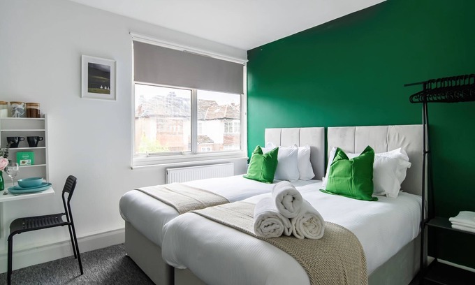 Southgate Apartamento | Affordable En-Suite Studio Rooms in London, N14 5B