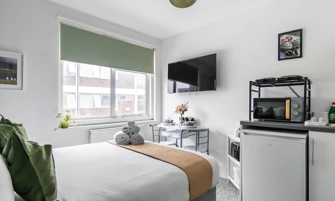 Southgate Apartamento | Affordable En-Suite Studio Rooms in London, N14 4B
