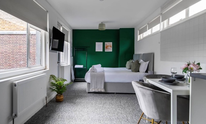 Southgate Apartamento | Affordable En-Suite Studio Rooms in London, N14 2B