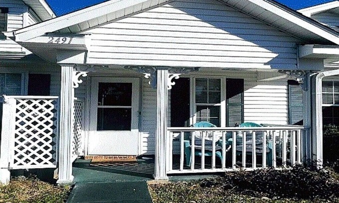 Northwest Pensacola Casa | Affordable Family & Pet-Friendly Comfort Quick Drive to Beaches and bases.