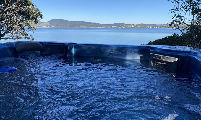 Kawaha Point Casa | Lujo asequible al borde del lago en The Willows, Lake Rotorua