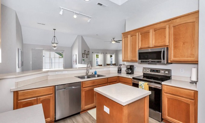Belle Mina Casa | Affordable Large Family Home Close to All of Huntsville!