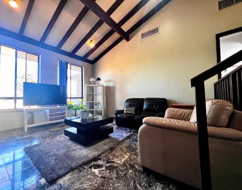 Booragoon Casa | Affordable long Term Stay Queen Size Bedroom Near City University Fremantle