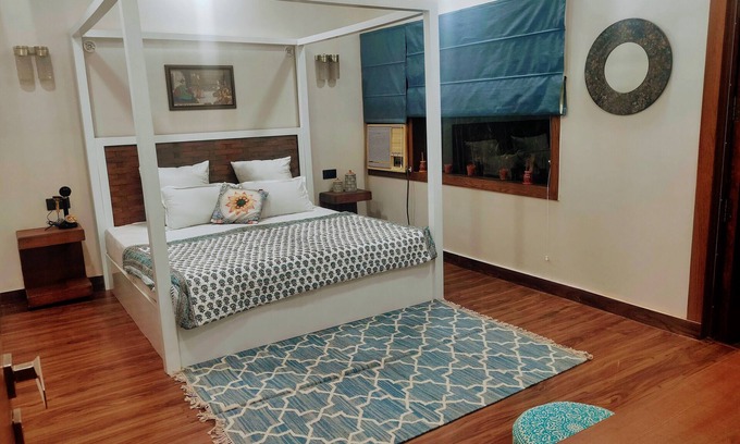 Malviya Nagar Casa | Lujo asequible 3 BHK Pool APT en el sur de Delhi