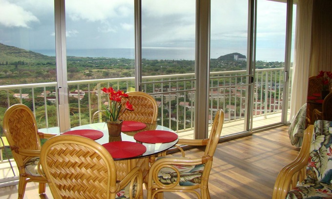Makaha Condominio | Lujo asequible, magnífico condominio de un dormitorio, vistas increíbles Aparcamiento gratuito y WiFi