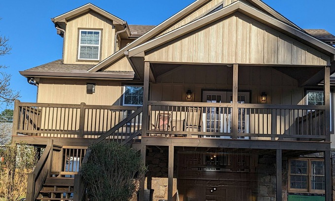 Tiger Casa | Affordable Rustic Modern Family Home-5 minutes to Town!!